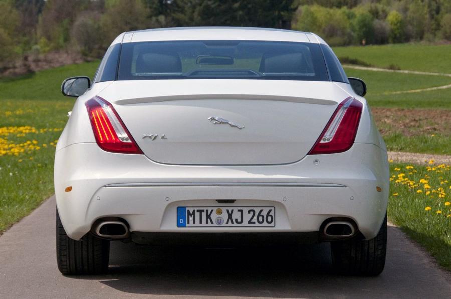  Jaguar XJ Sport 2012 года  (фото 27 из 39)